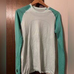 Lululemon swiftly size 10. Two tone green.